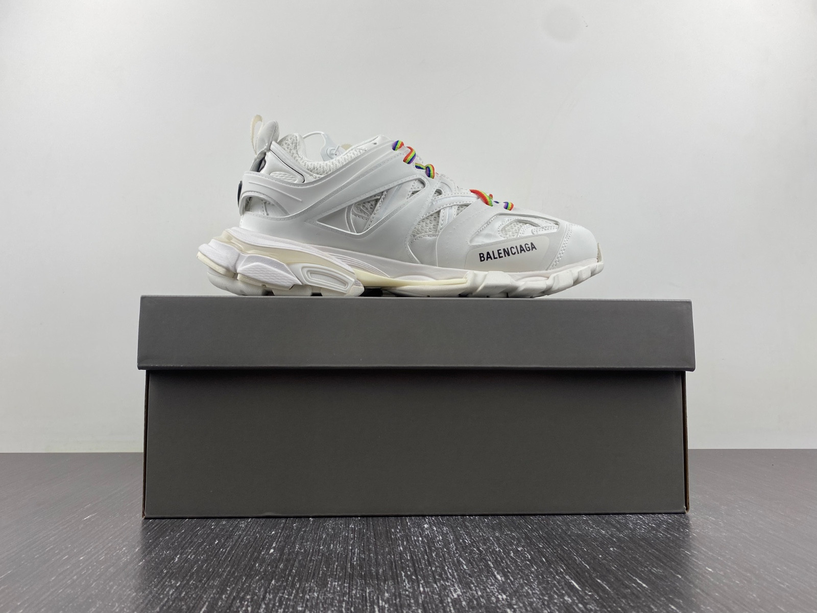 bc track sneaker