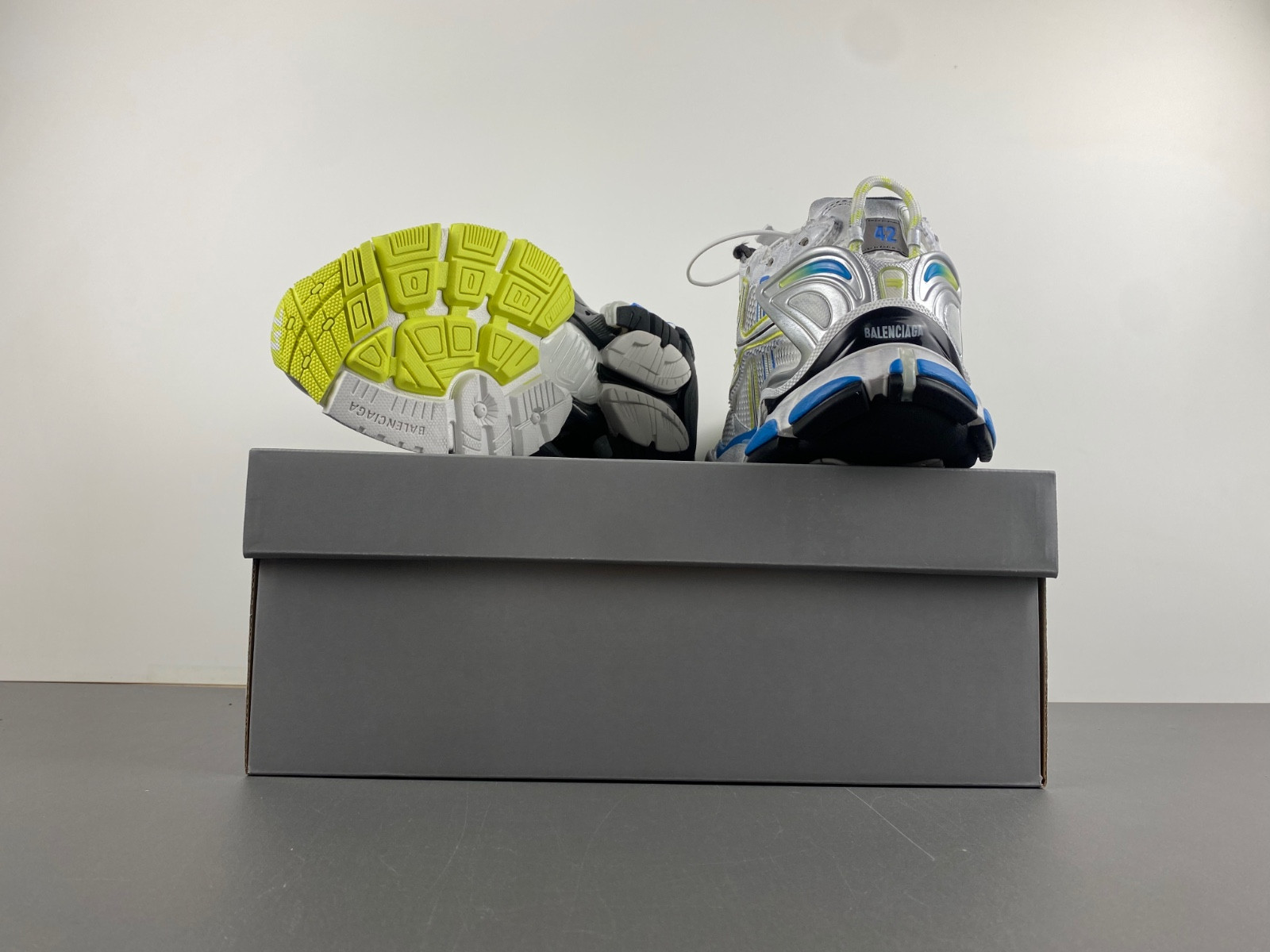 Ba*len*cia*ga runner sneaker