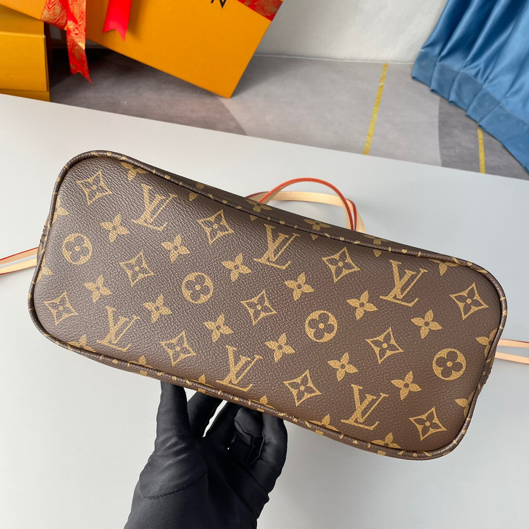 LVT PURSE PM