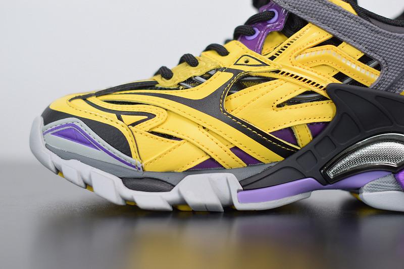 bc track sneaker