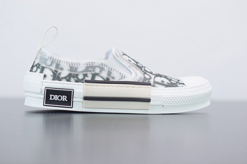 dio* x converse sneaker