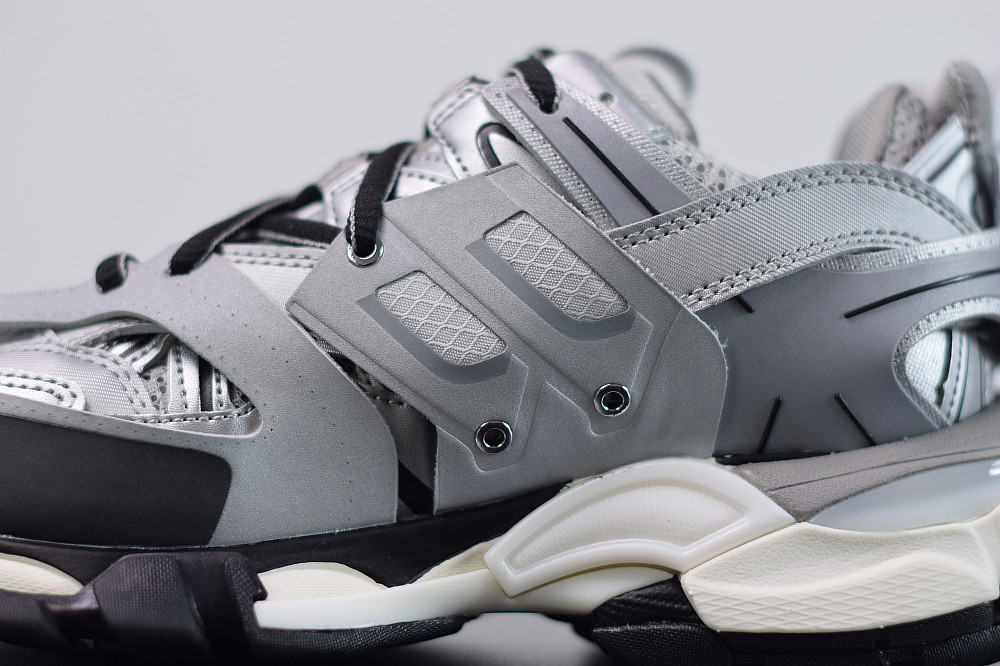bc track sneaker