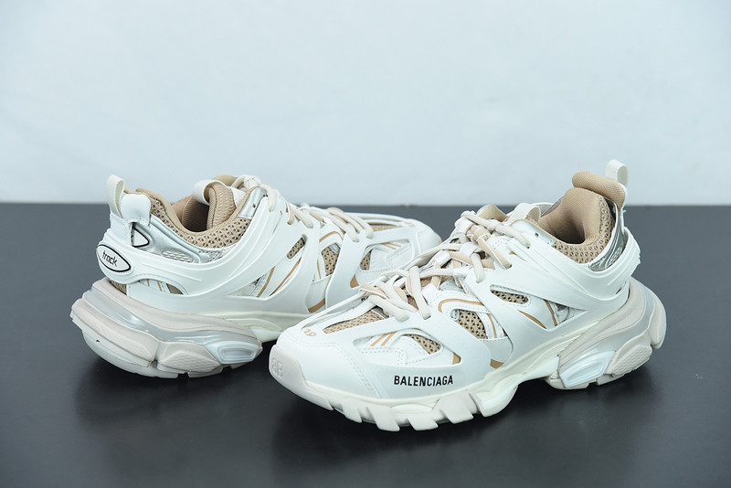 bc track sneaker