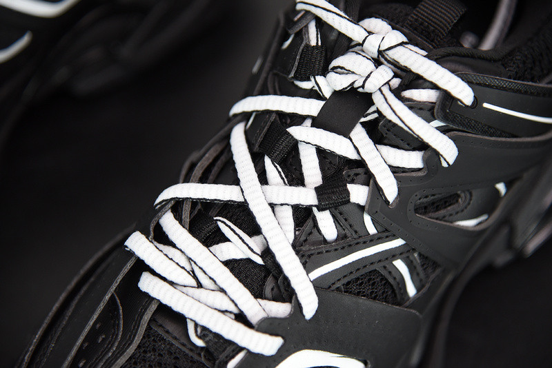 bc track sneaker