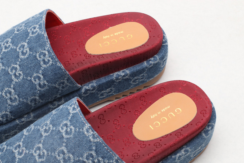 g*u*i sandals