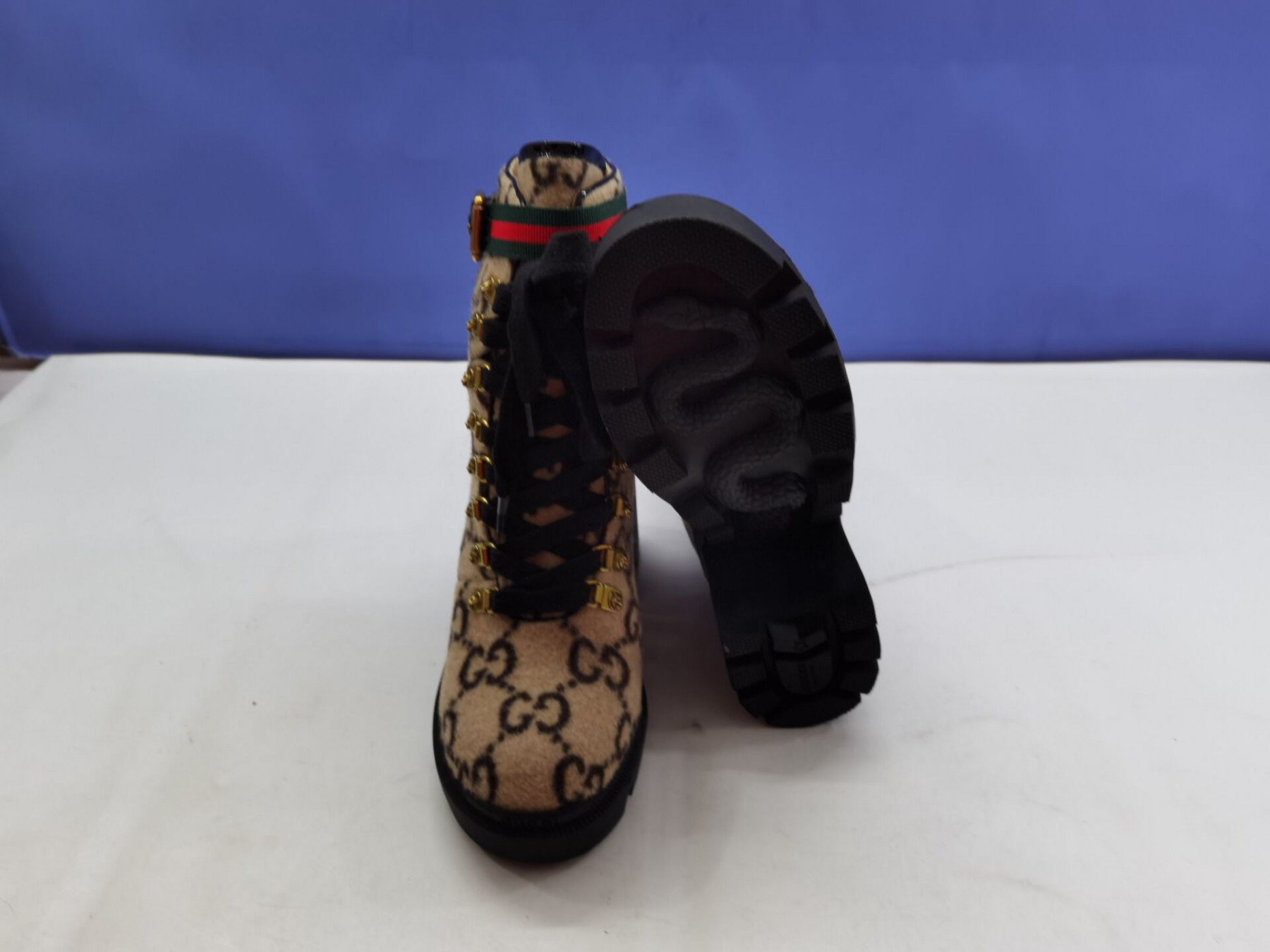 g*u*i boots