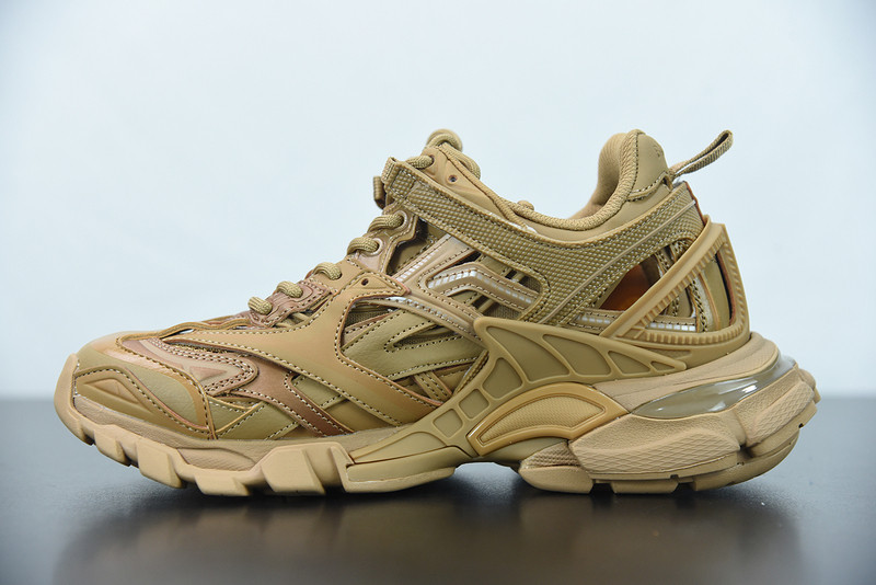 bc track sneaker
