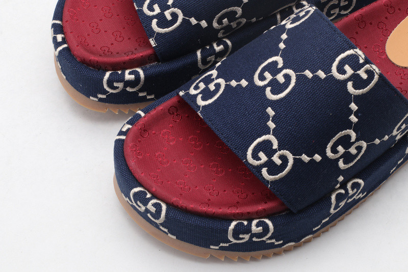g*u*i sandals