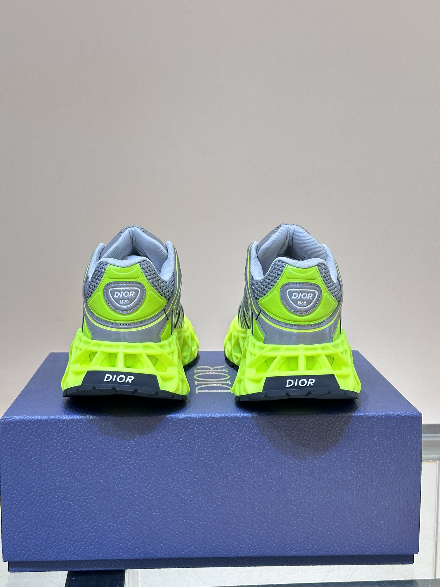 DIO* SNEAKER