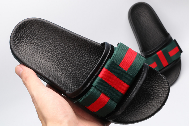 g*u*i sandals