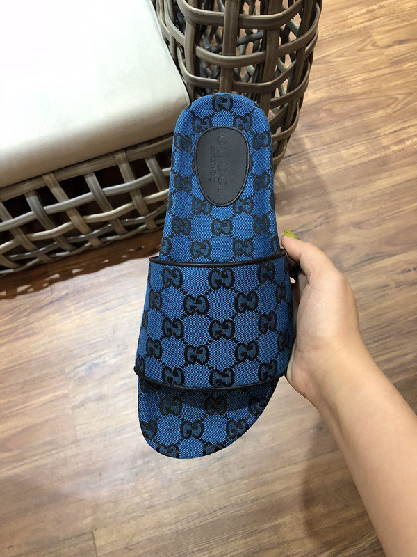 g*u*i sandals