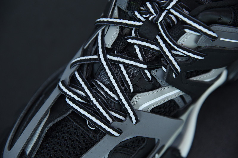 bc track sneaker