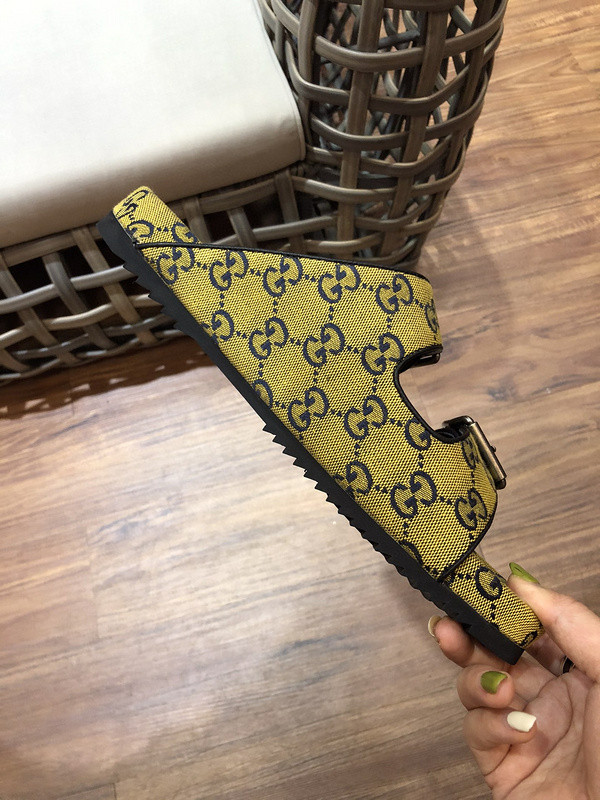 g*u*i sandals