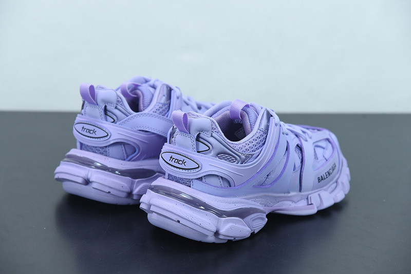 bc track sneaker