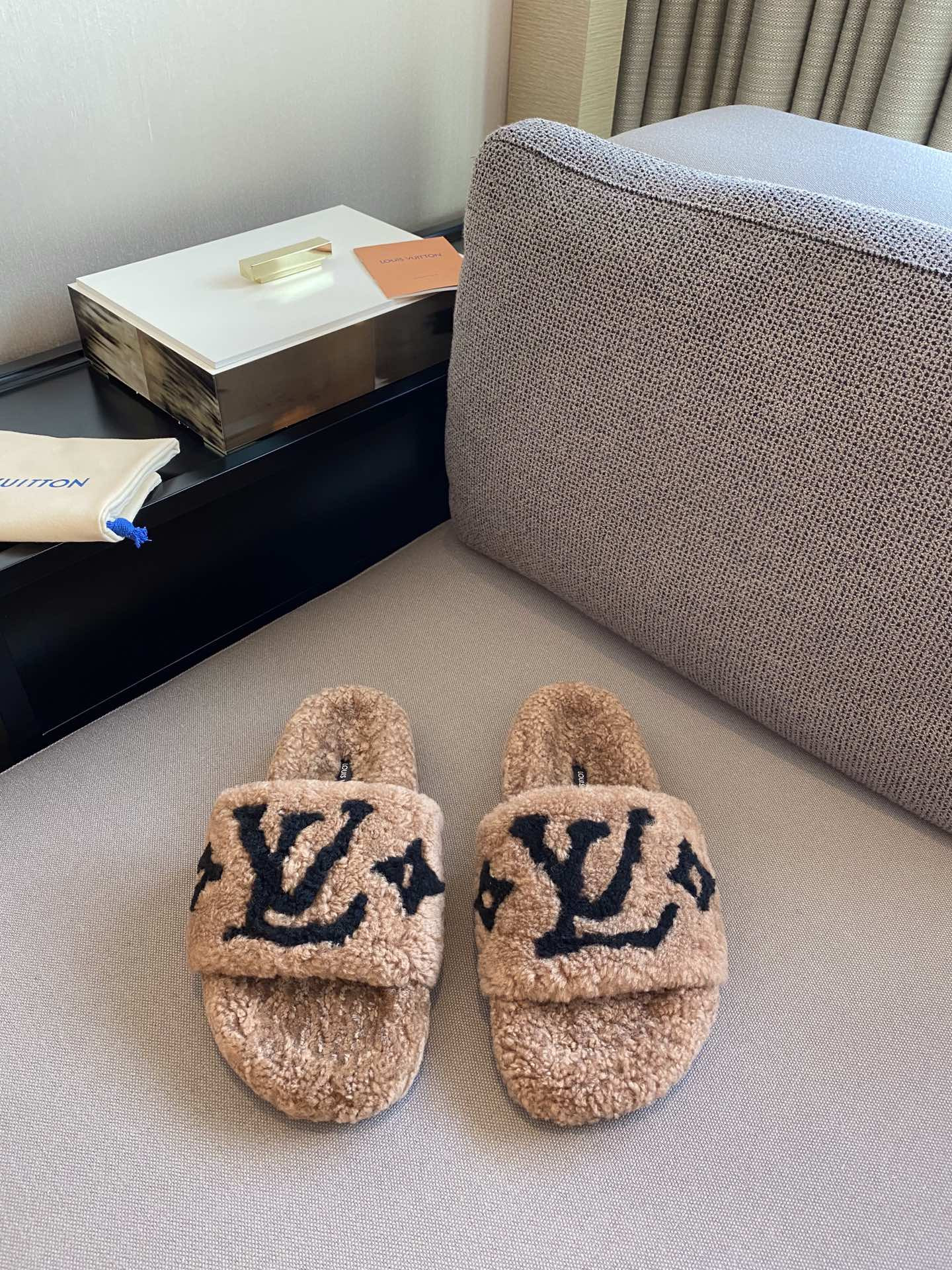 lvt sandals