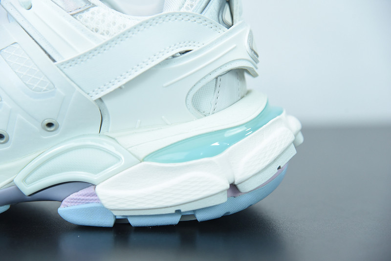 bc track sneaker