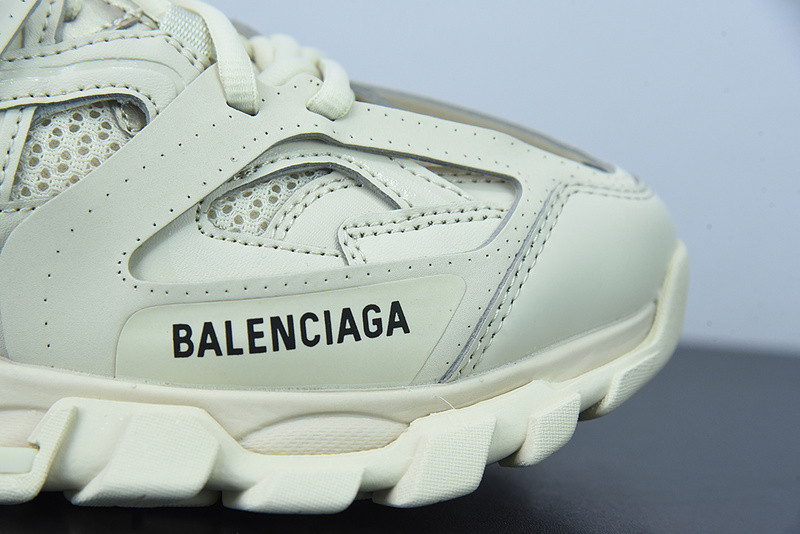 bc track sneaker