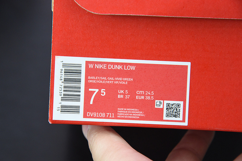 nike sb dunk low gs barley yellow sail white bright green dv9108-711