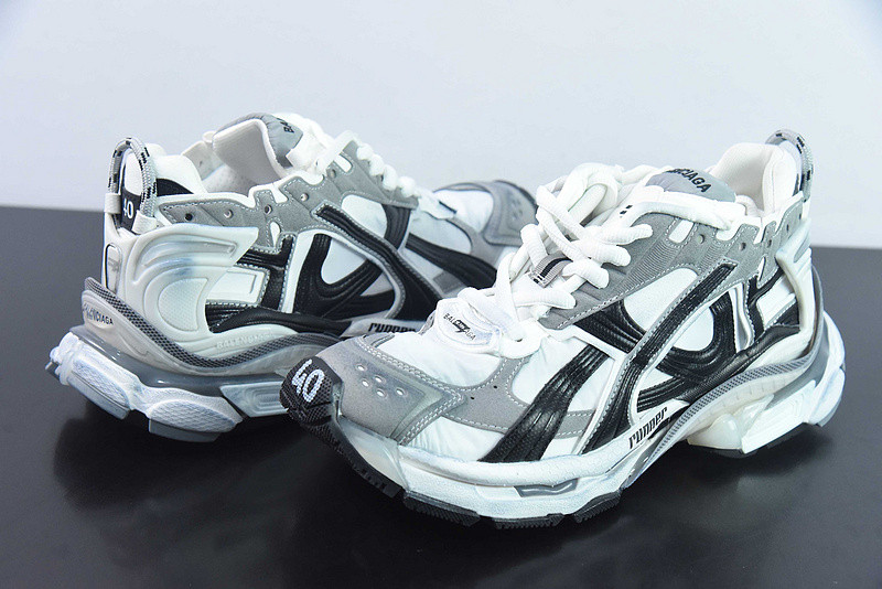 Ba*len*cia*ga runner sneaker