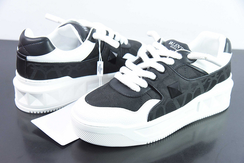 Va1e*ntin0 sneaker