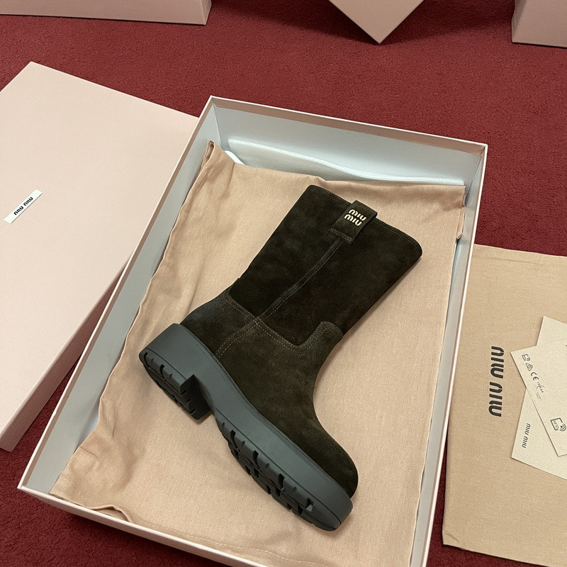 M1um1u sneaker