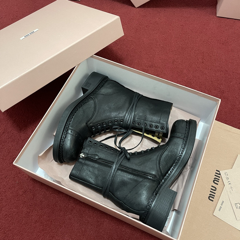 M1um1u sneaker