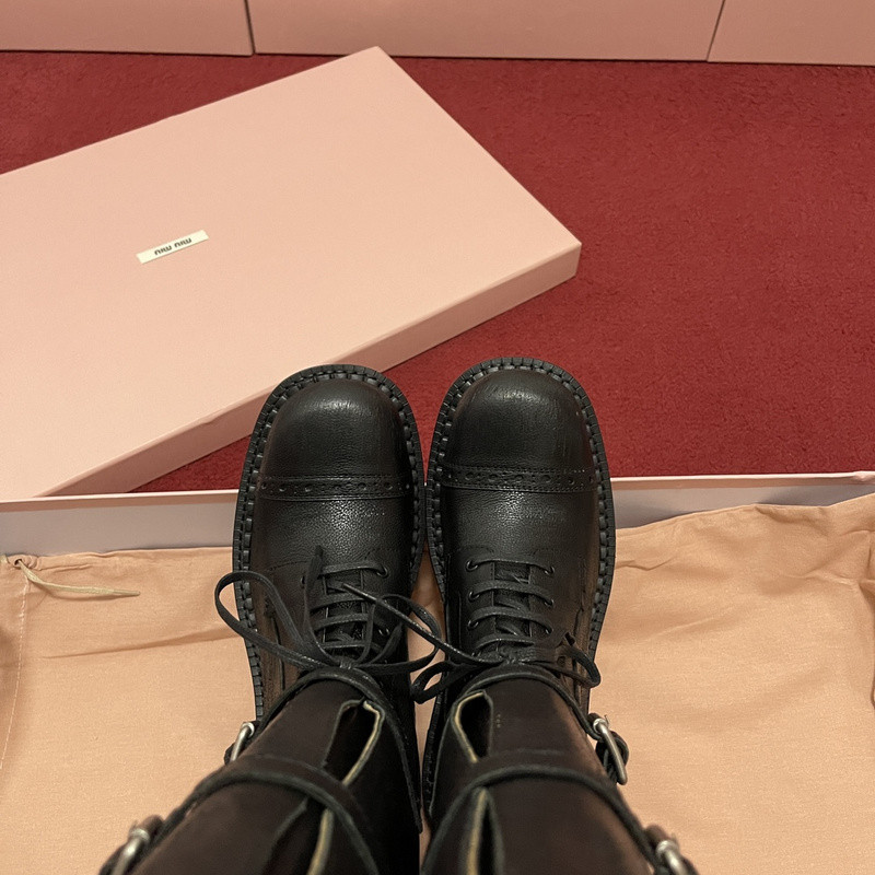 M1um1u sneaker
