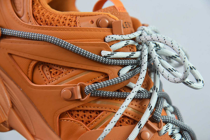 BC TRACK SNEAKER