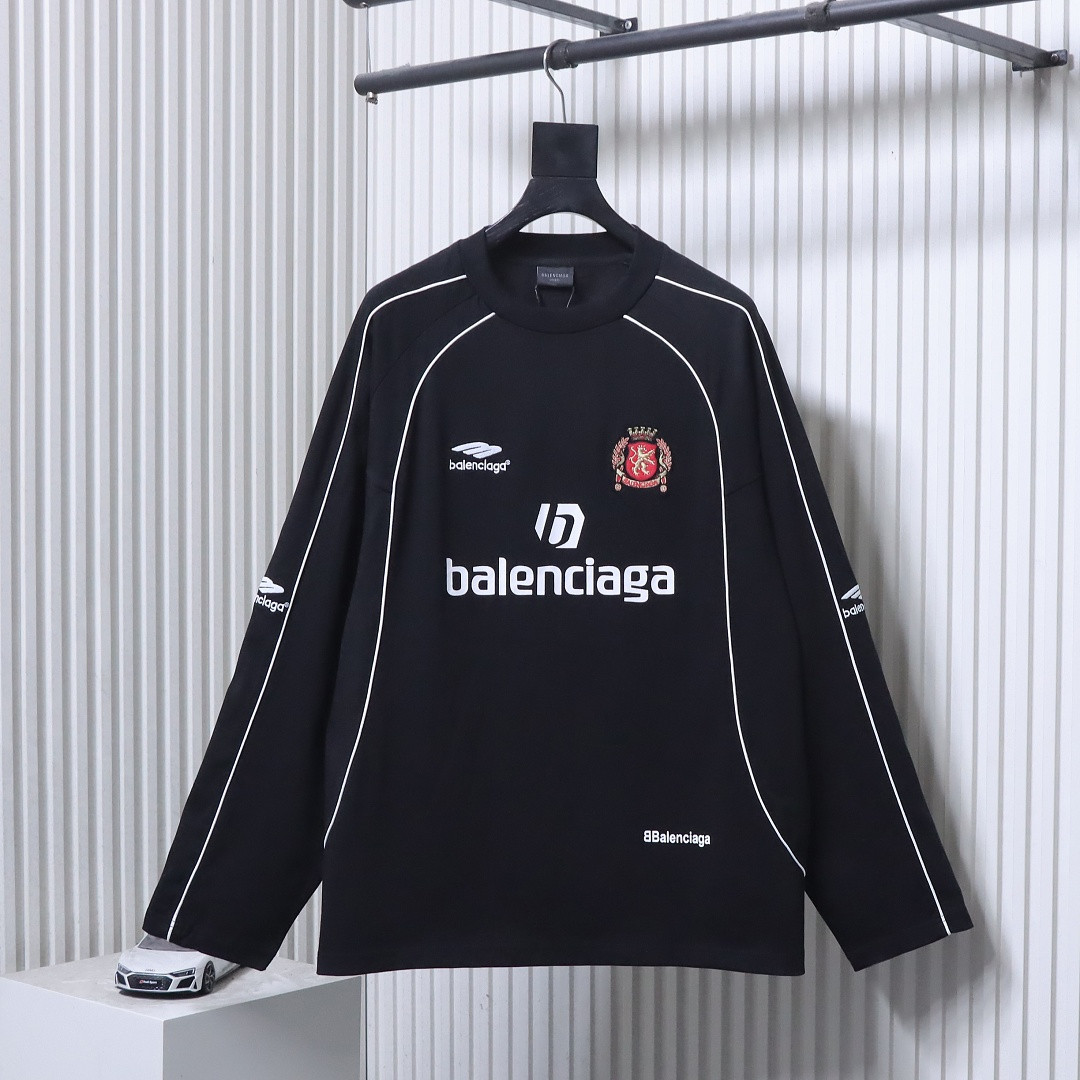 Ba1en*iaga Clothes