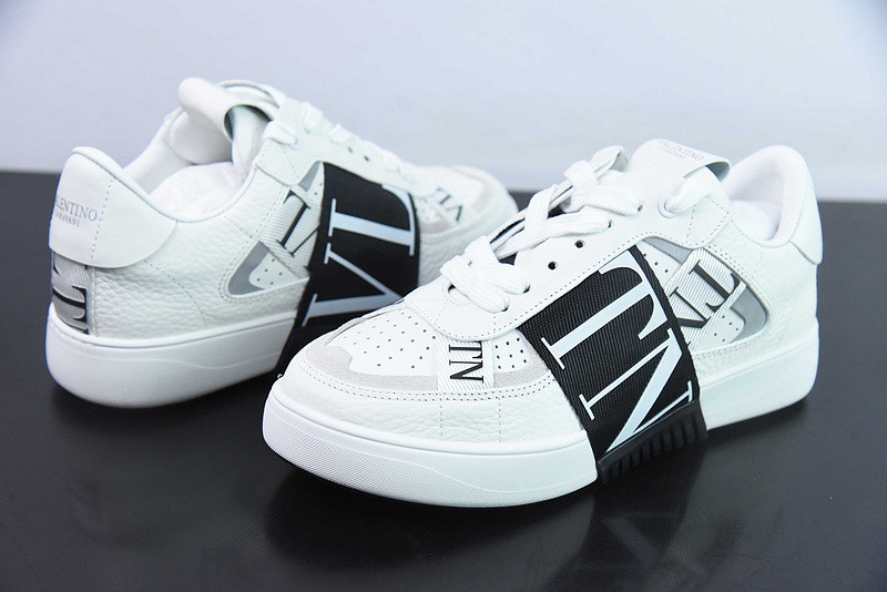 Va1e*ntin0 sneaker