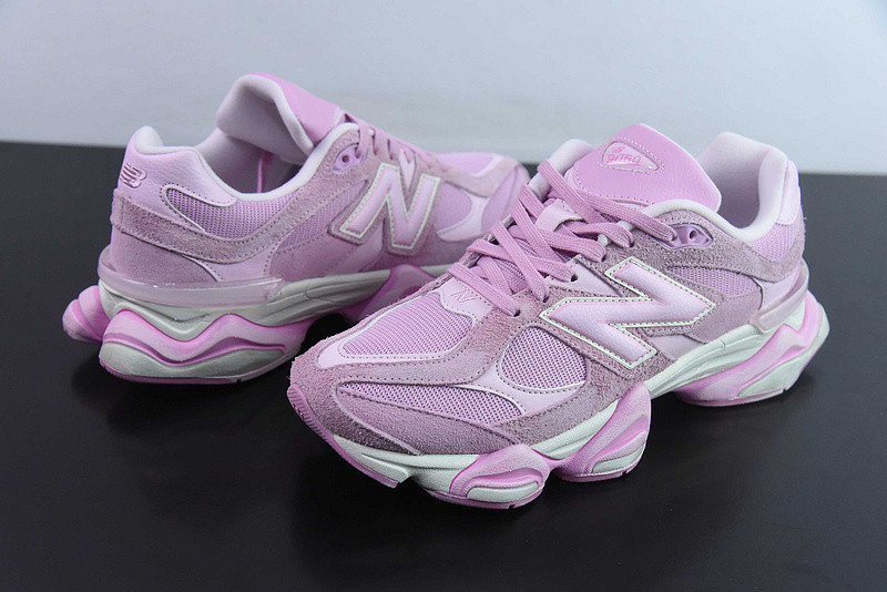 NEW BALANCE SNEAKER