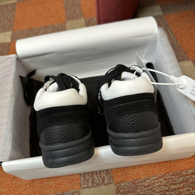 Ch**el sneaker