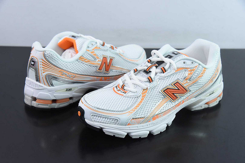 NEW BALANCE SNEAKER