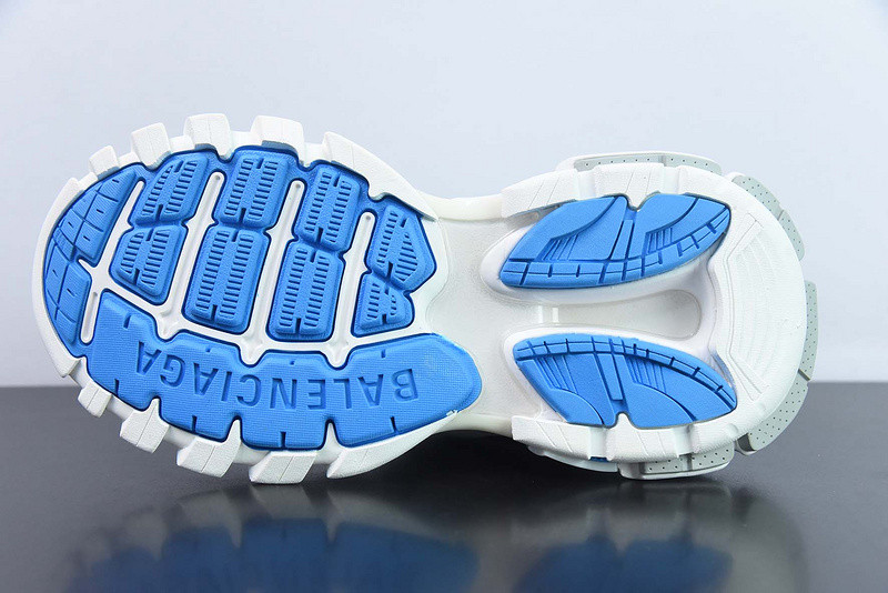 bc track sneaker