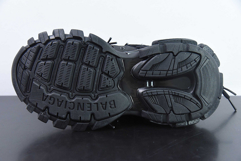 bc track sneaker