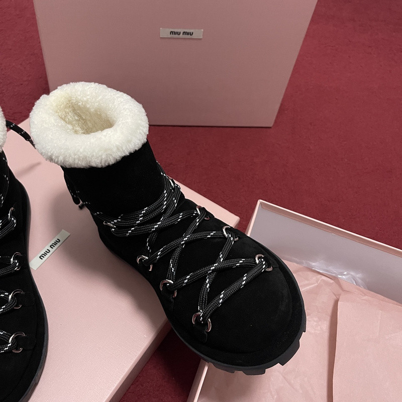 M1um1u sneaker