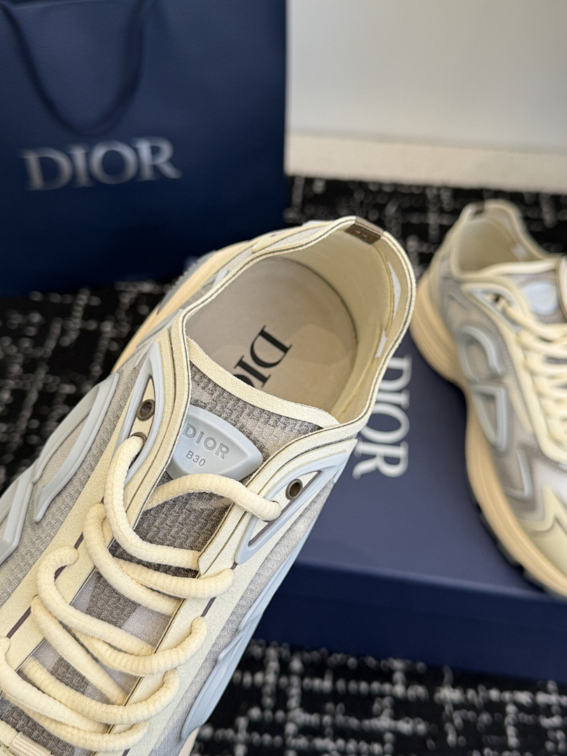 DIO* SNEAKER