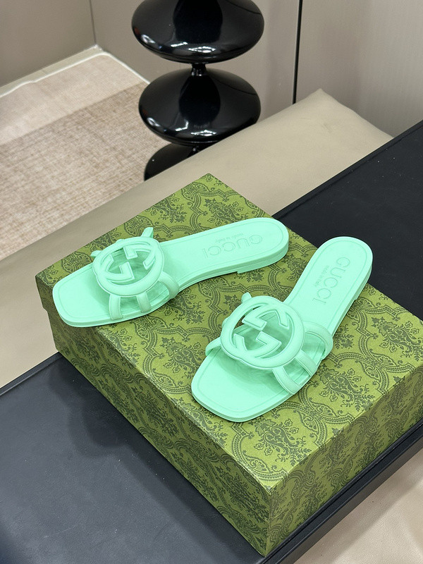 g*u*i sandals