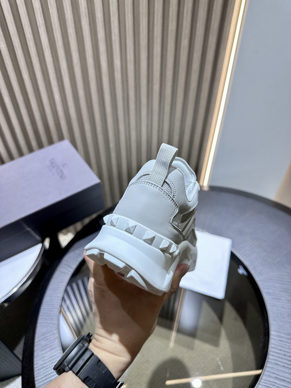 Va1e*ntin0 sneaker