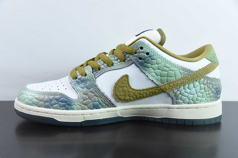 Alexis Sablone x Nike SB Dunk Low 