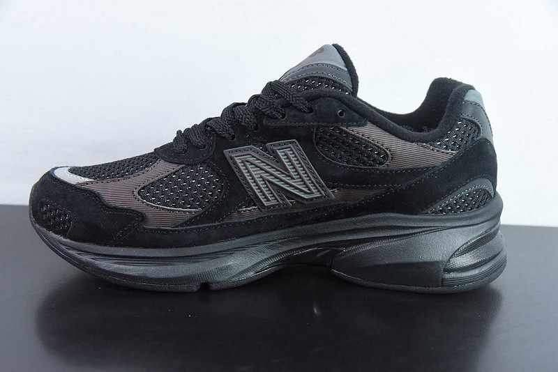 NEW BALANCE SNEAKER
