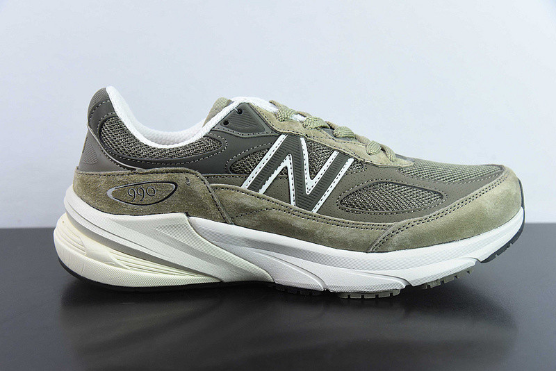 NEW BALANCE SNEAKER
