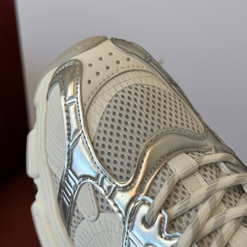 DIO* SNEAKER