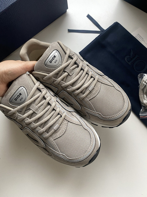 DIO* SNEAKER