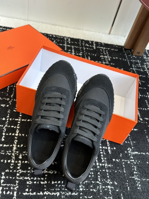 H**me5 sneaker