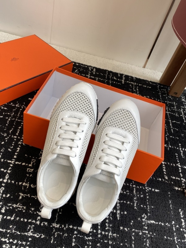 H**me5 sneaker