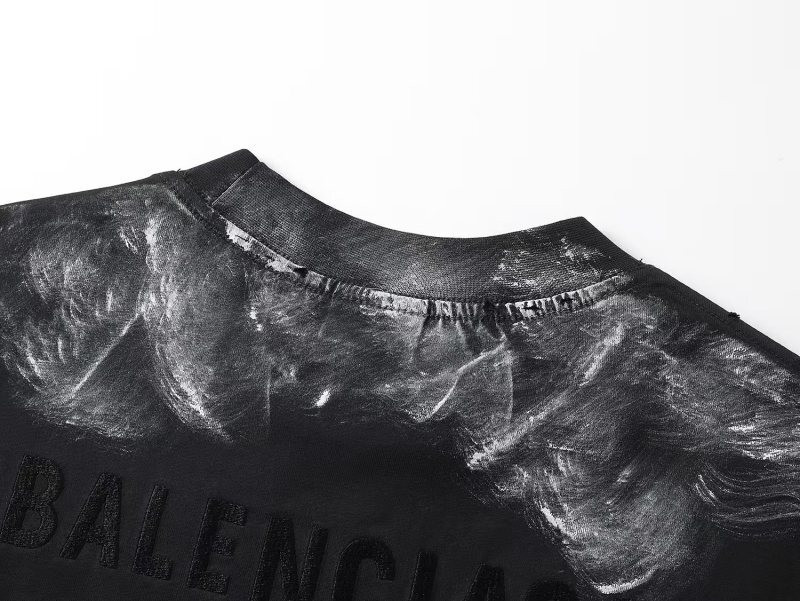 Ba1en*iaga clothes