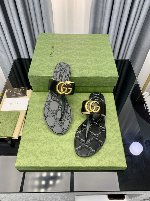 g*u*i sandals