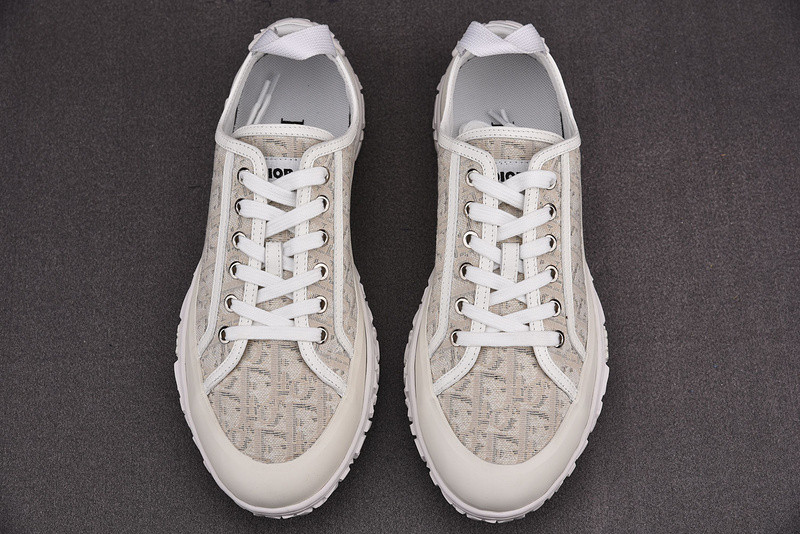 dio* sneaker