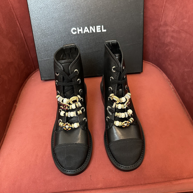 Ch*el sneaker